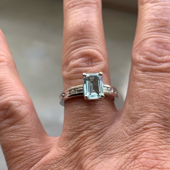 NEW 14KW Gorgeous Emerald Cut Aqua Marine Ring - Picture 16 of 16